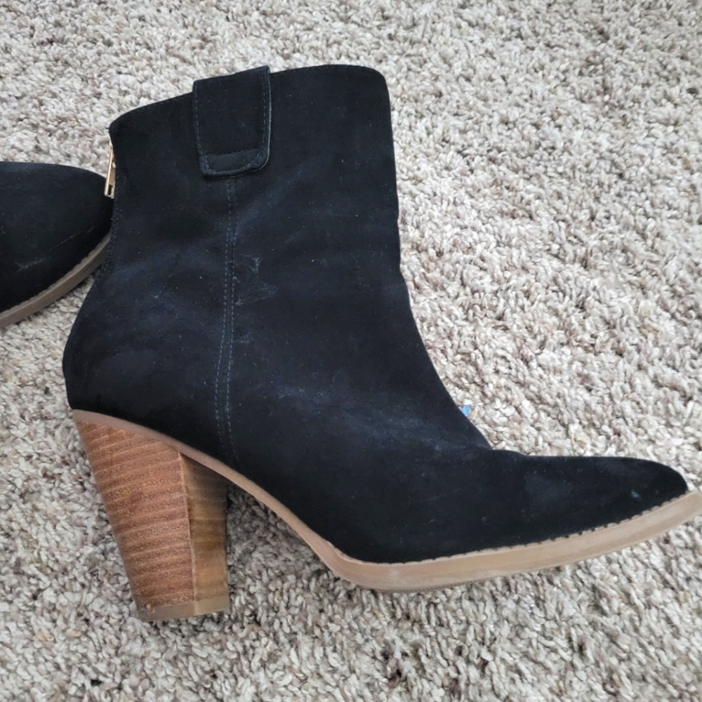 Womens booties Shoe Dazzle  Size 8.5